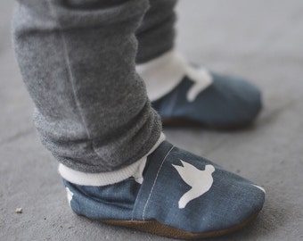 Slate Birds Baby Shoes // Gray Grey White, Vegan Cotton Canvas, Infant Shoes, Baby Booties, Baby Moccasins, Crib Shoes, Baby Boy Girl Moccs