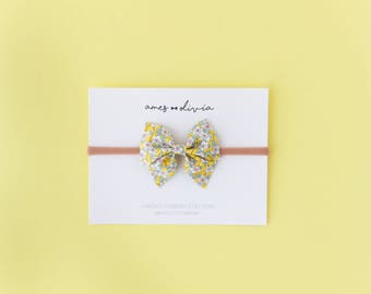 Daisy Mini Sailor Bow, Baby Girl Headbands, Baby Bows, Baby Headband, Hair Bow, Hair Clips, Newborn Headbands, Girls Headbands, Hair Clips