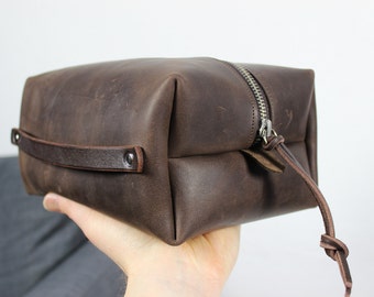 Leather Dopp kit Felt Dopp kit Groomsman Gift Personalized Toiletry Bag for Men Monogram Wedding Gift for Groom Leather Travel Shaving Gift