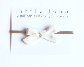 Baby Girl Headband, Baby Headband, newborn headband, Baby Bow Headband, Baby Girl Bow, White Baby Bow, Baby Hair Bow. WHITE Schoolgirl Bow