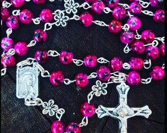 Woman's Rosary. Hot pink and black. Catholic Rosary, rosary beads, prayer beads, . Catholic Rosary. Prayer Beads. Rosary beads. Pink Rosary