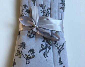 Circular needle case (botanical print)