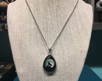 Teardrop wolf necklace