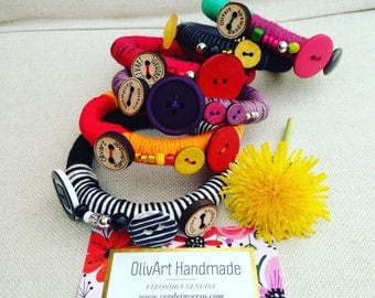 Cotton wristbands and buttons Olivart//Olivart/Bracelets/natural yarns//accessories//gift ideas//multicolour
