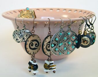 Handmade Ceramic Earring and Jewelry Bowl, Ceramic Jewelry Organizer, Jewelry bowl, Jewelry holder, Earring holder, Cherry Blossom, Pink