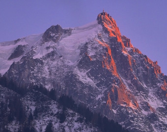 Fire mountain - Canvas print of the famous Aiguille du Midi lit up in the evening 100 cm x 70 cm