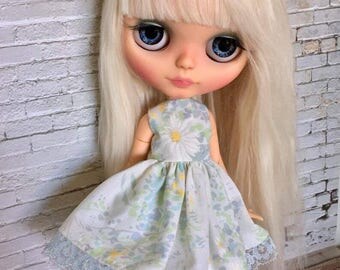 Blythe Dress - Blythe Doll Clothing - Blythe Clothes - Vintage Sheet Dress - Blythe Vintage Dress - Doll Dress for Blythe, Pullip, Bratz