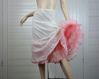 50s / 60s Petticoat in Pink & White- 1950s Can Can / Tutu Skirt / Slip