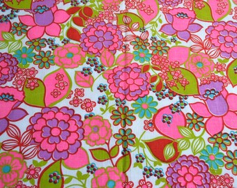 Vintage Fabric - Pink Mod Floral Broadcloth - 44 x 42