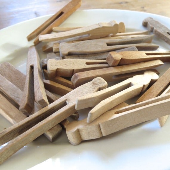 18 vintage clothespins pinch style old clothes by anythinggoeshere