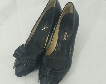 Jacqueline Ferar Black Leather Bow Pointy Heels 7