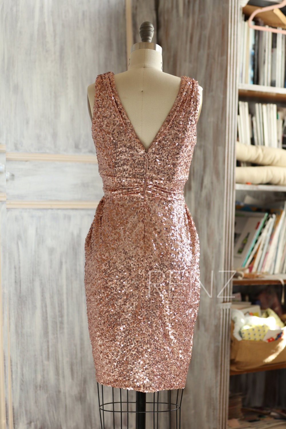 2019 Short  Rose  Gold  Bridesmaid  Dress  Sequin V Neck by 