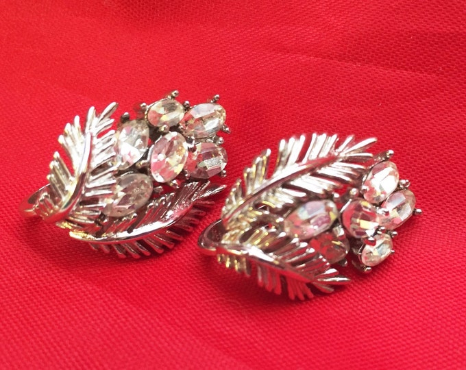 Crown Trifari Rhinestone Clip on Earrings - Clear Crystal - Silver leaf - Mid Century - Trifari Jewelry