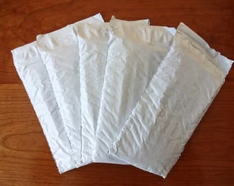 50 Pack - Size 000 4x8 Poly Bubble Mailers, Self Seal, Tear Resistant, Water Resistant, Padded Envelopes, Multiple Quantities Available