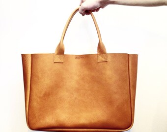 Hand Bag / Léonny Cha / Leather tote bag