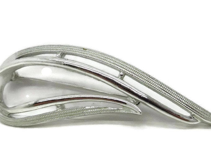 Vintage Sarah Coventry Silvertone Curved Leaf Brooch Pin