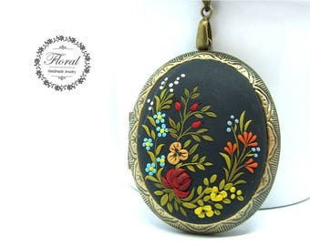 Locket Personalized Jewelry, Personalized Gift, Personalized Necklace, Flower Jewelry, Flower Necklace, Gift-for-Wife, Gift-for-Mom