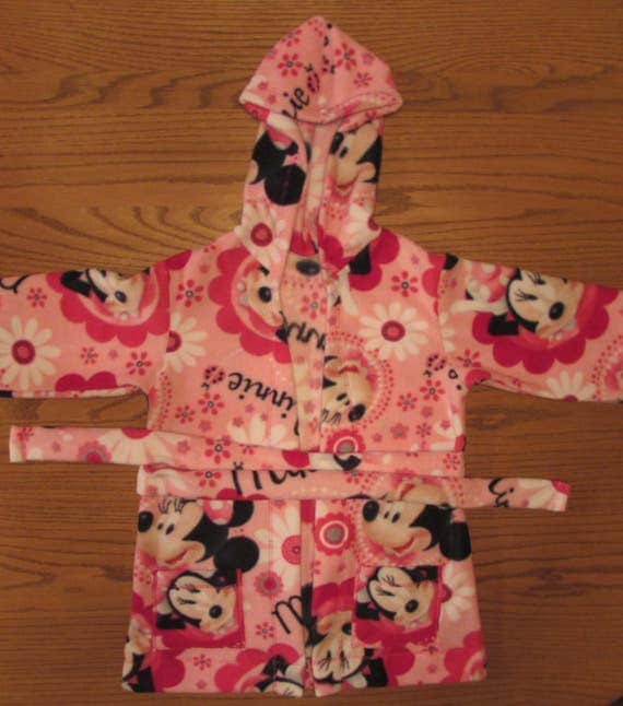 Minnie Mouse robe/Minnie Mouse fleece robe/girls robe/fleece robe/long robe/robe with pockets/girls gift/Minnie Mouse/Minnie Mouse gift