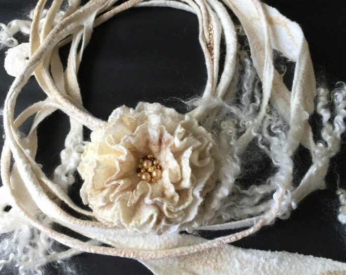 Merino Wool Silk Brooch Off White Boho Retro Look Flower Scarf Pin Brooch Spring Elegant Bridal Fashion Bridesmaid Corsage Wedding Wear