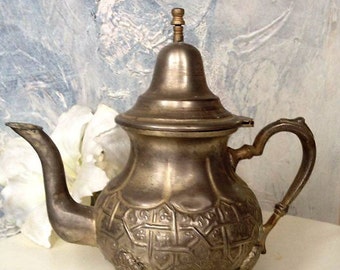 Théière marocaine en verre et en zinc