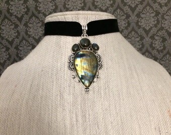 Labradorite choker // black gothic choker necklace // Victorian necklace // labradorite necklace // gothic necklace