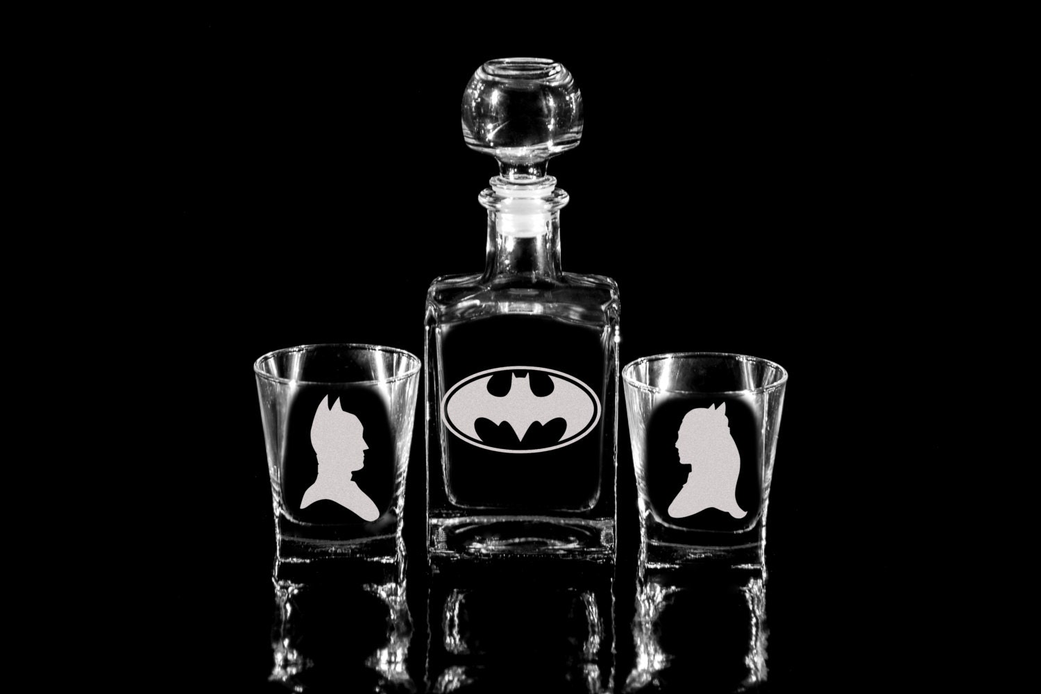 BATMAN Whiskey Decanter 17 oz. & 2 glasses DARK KNIGHT Gift