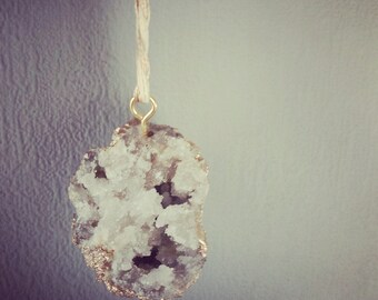 Gold gilded geode christmas decorations. Unique white crystal baubles. Natural rock druzy quartz tree ornaments. Copper
