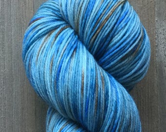 Hand Dyed Yarn, Hand Dyed Fingering Sock Yarn, 4ply Yarn, 75/25 Superwash Merino Nylon Yarn, Forget Me Not Hand Dyed on Gentle Sock Yarn