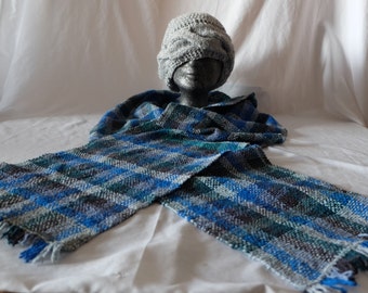 Beautiful, handgewebter scarf from hand-dyed Tussah