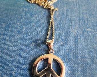 NECKLACE - PEACE SIGN - Sterling Silver - Estate Sale - 17 inch chain necklace337