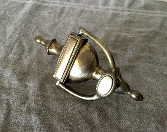 Large VINTAGE INDUSTRIAL quality brass door knocker. Vintage home / industrial decor.