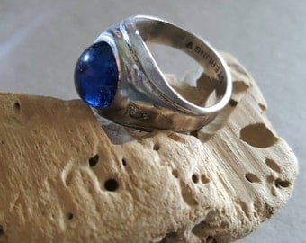 Sterling Silver Ring with Deep Blue Cabochon Stone (st- 1943)