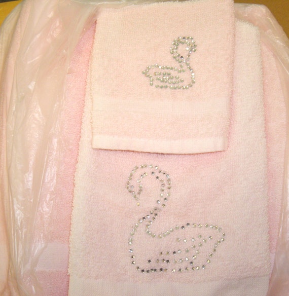 Handmade Pink Decorative Swan Rhinestone Bath Towel Set