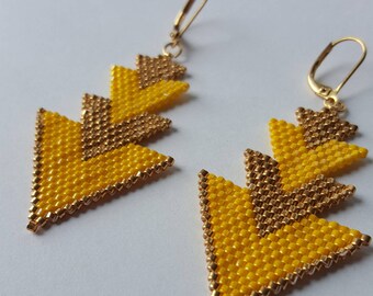 Boucles d'oreille tissées à l'aiguille, perles Miyuki jaune et doré