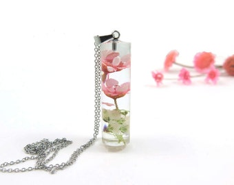 Resin Necklace with Real Pressed Flowers Botanical Jewelry Terrarium Necklace Plant Necklace Everyday Cylinder Necklace, Pink flower