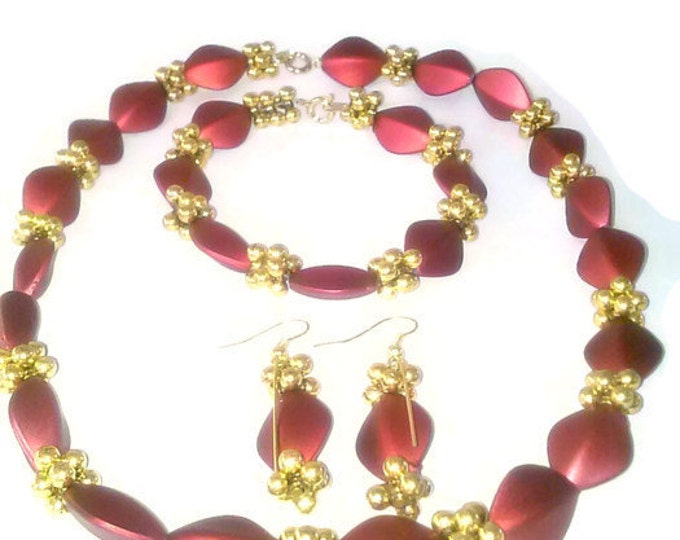 Red Beaded Set,Red and Gold Necklace, Statement Piece, Gift For Her,Beautiful Beaded Jewelry, Bold Cluster Gold Beads,Hot Jewels, Fab Go Set