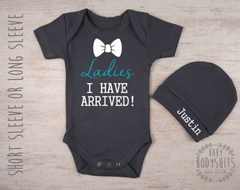 Coming Home Boy Outfit, LADIES I HAVE Arrived! Graphite Gray Baby Bodysuit & Personalized Baby Hat Set, Baby Shower Gift, Newborn Boy Outfit
