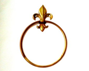 Vintage brass towel ring, from Peerage England.