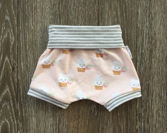 Shorts * cream rose and strawberry *.