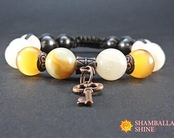Yellow charm bracelet Natural onyx gemstone Gift for wife Copper key charm Meditation stone jewelry Yellow natural stone Pendant key jewelry
