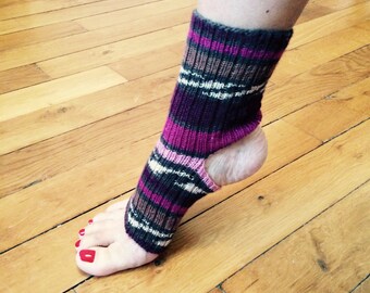 Handmade yoga socks / Chaussettes de yoga faites à la main