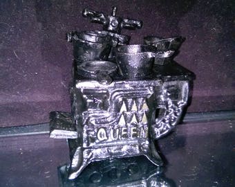 Vintage Cast Iron Mini Stove Queen Salesman Sample/Miniature Complete With Add On's USA *******1940's-1960's***** Salesman Sample 3