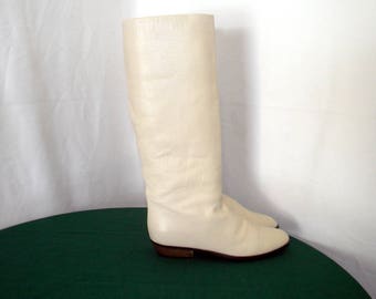 Sz 8.5 Vintage Tall Eggshell white leather 1980s Charles David flat women Italian made slouch boots.
