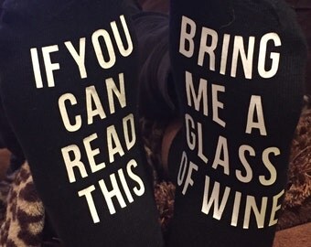 If you can read this bring me wine socks, if you can read this, mothers day gift, funny socks, gift for mom, wine socks, bring me wine, wine