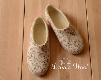 Cozy natural wool handmade felted women's slippers, eco friendly wool home shoes gift for her mom, women. Beige pink slippers for women