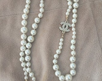 Vintage Chanel Classic CC pearl Necklace