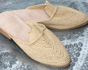 Beige Moroccan handmade shoes made of natural raffia, real leather and rubber soles. soft and extremely comfortable! comes in all sizes