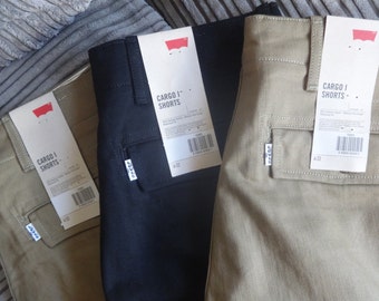 NWT Levis Cargo shorts W32