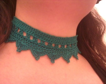 Women's blue lacy choker