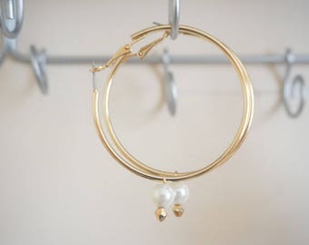 Items similar to Freshwater Pearl 14k Gold Hoop Earring on Etsy